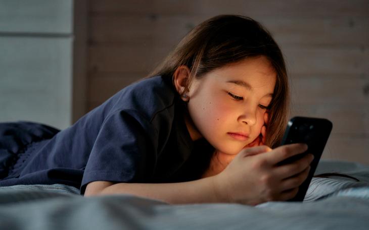 girl on her phone 