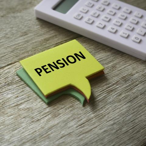 Pension post it and calculator