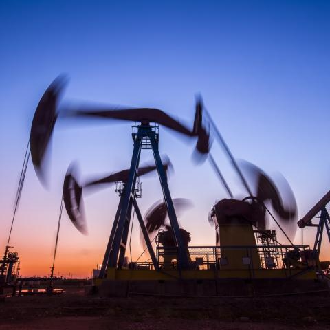 In the evening, the outline of the oil pump,